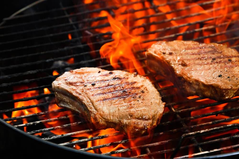 How to Perfectly Grill Pork Steaks on Charcoal： Step-by-Step Guide