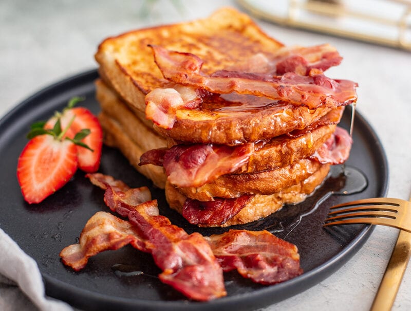 Perfect French Toast with Eggs and Crispy Bacon： A Breakfast Delight