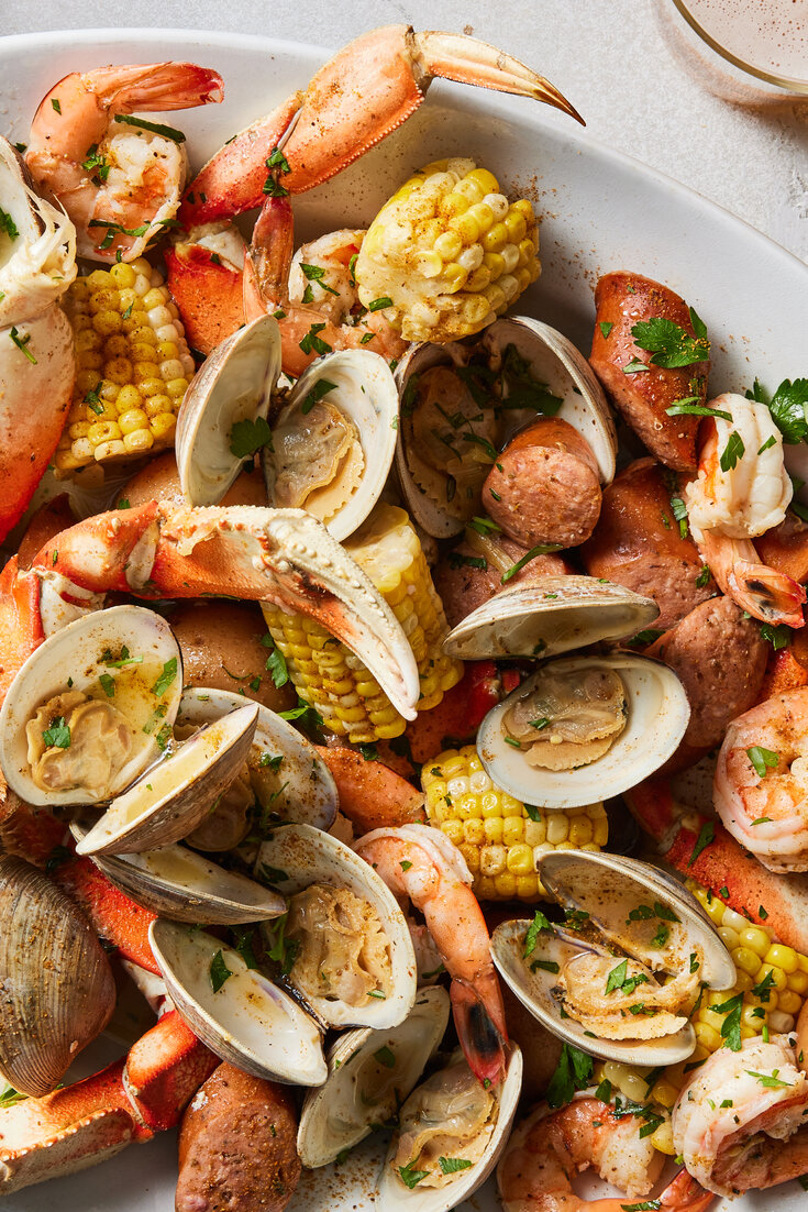 clams in seafood boil