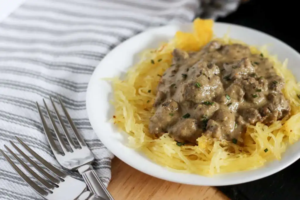 Easy Beef Stroganoff Without Sour Cream： Greek Yogurt & More Substitutes