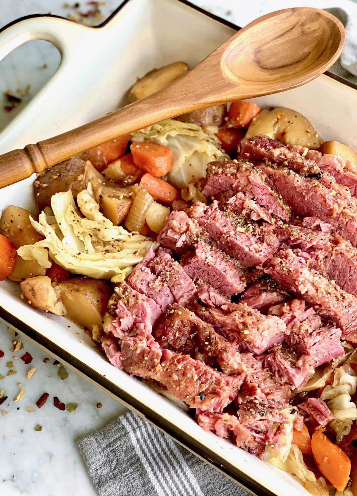 Ultimate Corned Beef in Dutch Oven Recipe： Tender and Delicious