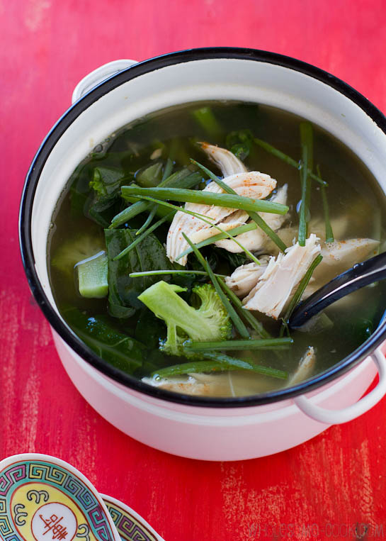 Easy Lemongrass and Chicken Soup： A Flavorful Healing Delight