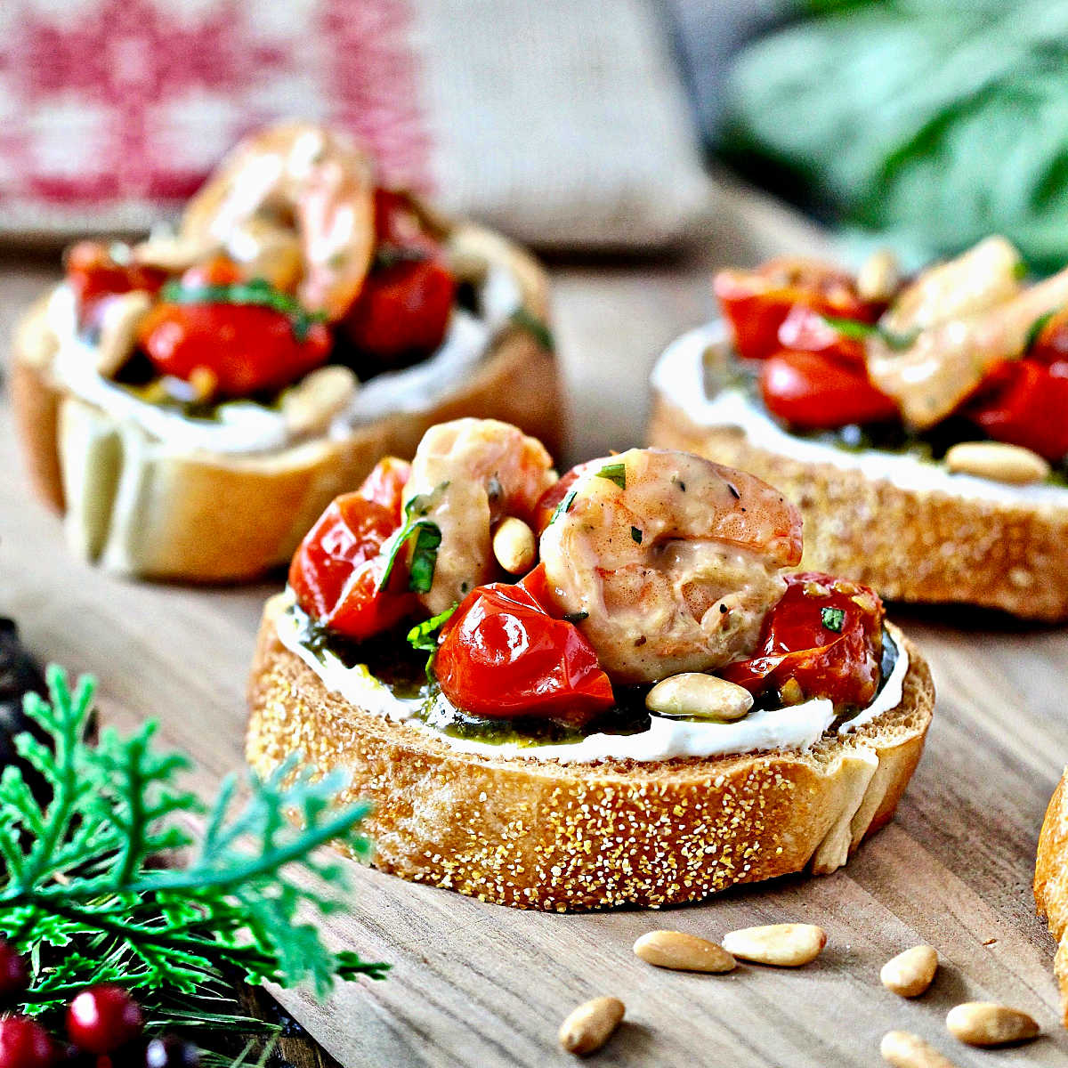 Easy Seafood Bruschetta Recipe： Garlic Shrimp, Basil, and Pesto