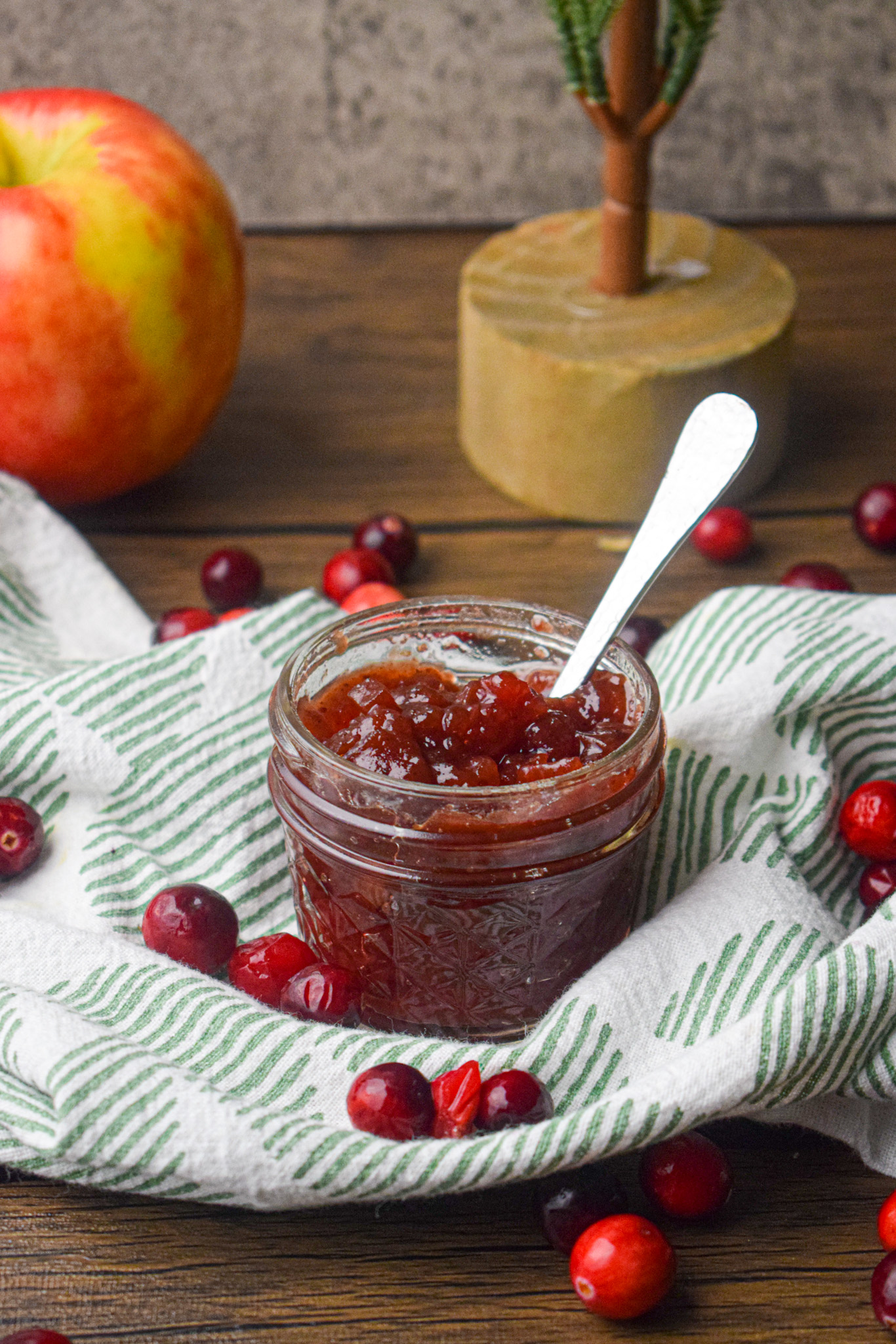 How to Make the Ultimate Holiday Jam： A Seasonal Delight for All