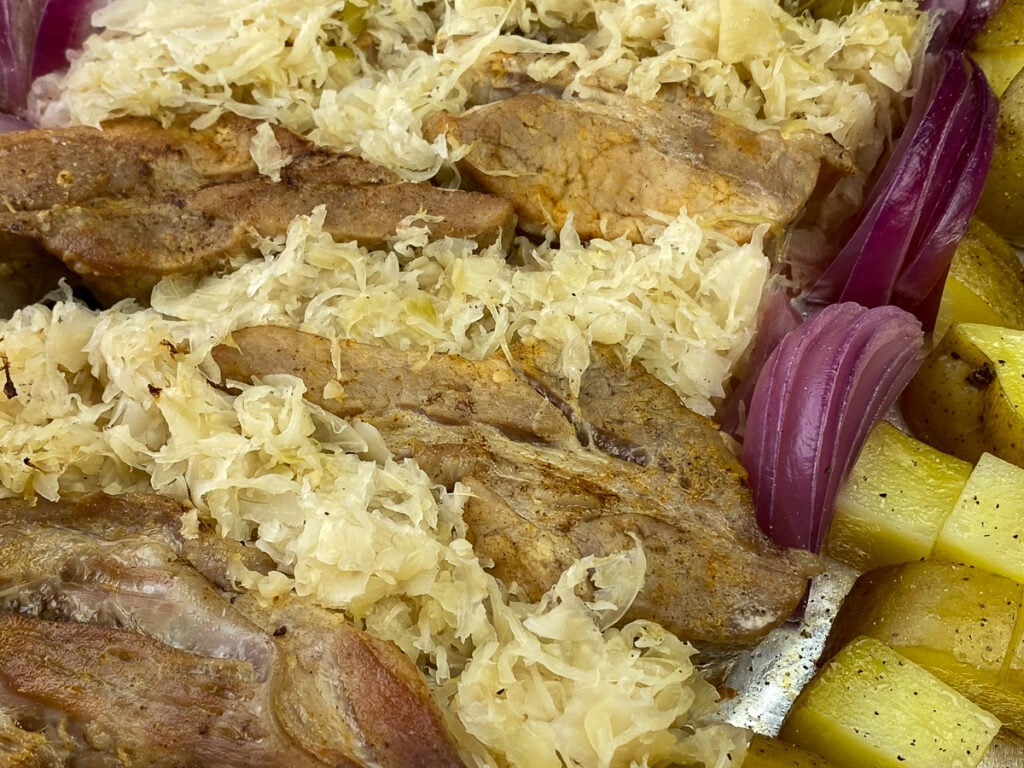 How to Make Pork Ribs and Kraut： A German-Inspired Classic