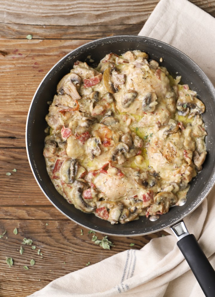 Creamy Chicken, Bacon, and Mushroom Skillet Recipe for a Delicious Dinner