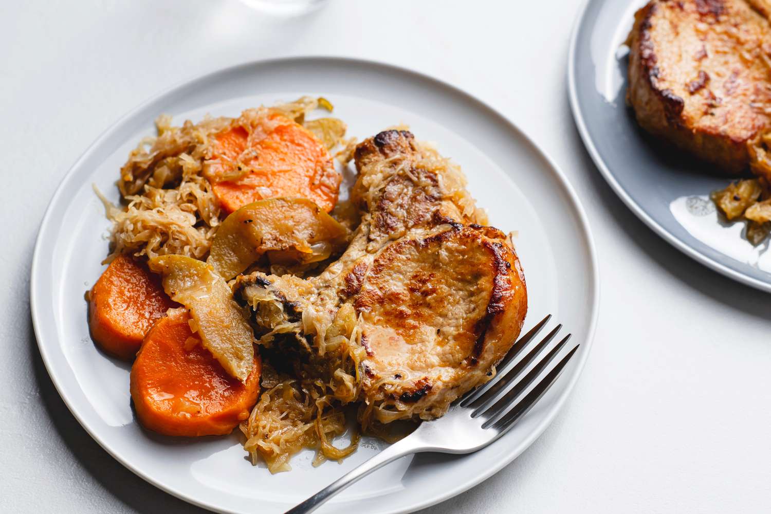 Slow Cooker Pork Chops with Sauerkraut: A Classic, Flavorful Meal