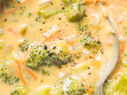 Delicious Broccoli Cheese Soup with Velveeta & Chicken Broth – A Cozy, Creamy Meal