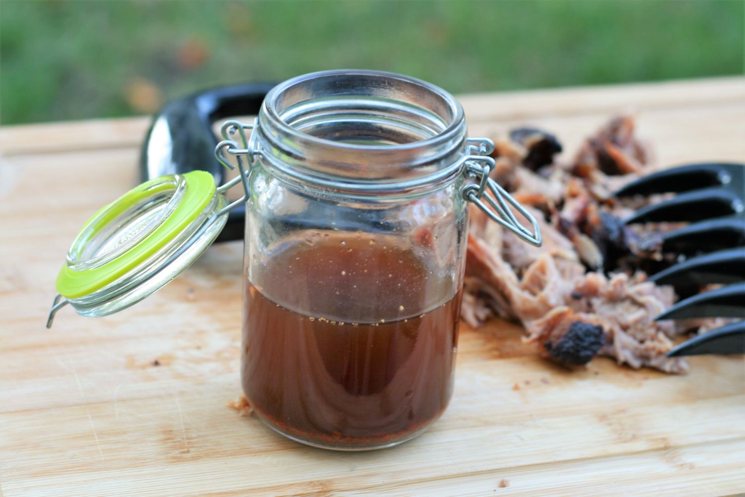 How to Make the Perfect Finishing Sauce for Pulled Pork