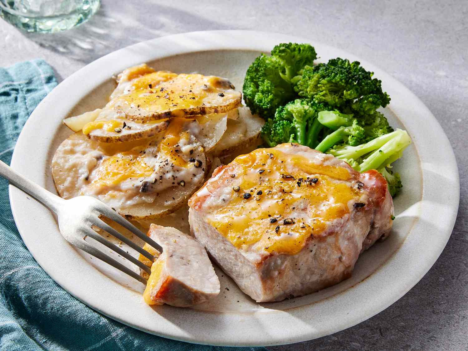 Pork Chop and Potato Casserole with Cream of Mushroom Soup: A Delicious Comfort Food Recipe