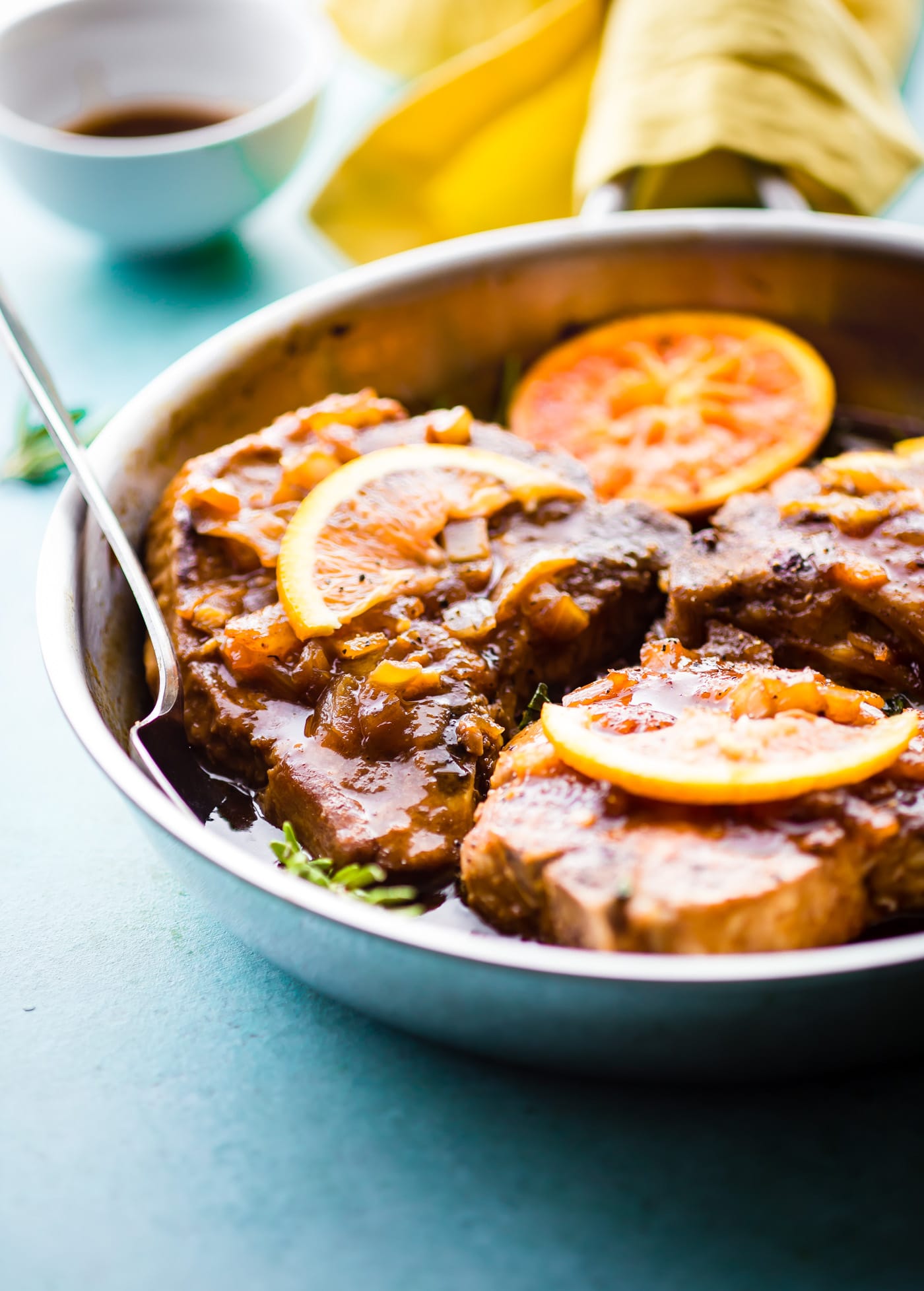 Delicious Pork Chops with Orange Marmalade Glaze: A Quick & Easy Recipe