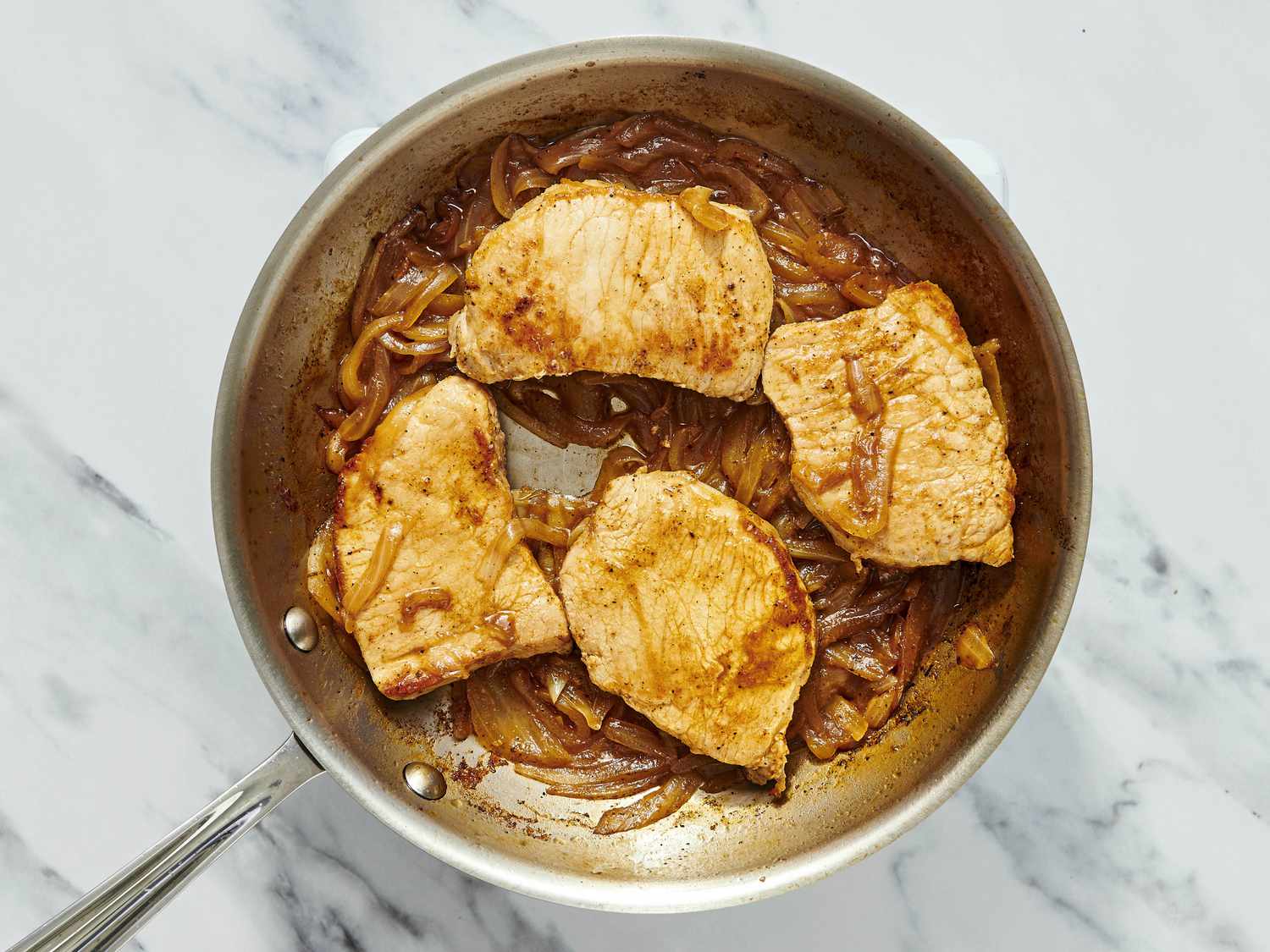 Easy Pork Chops and Caramelized Onions Recipe for a Flavorful Dinner