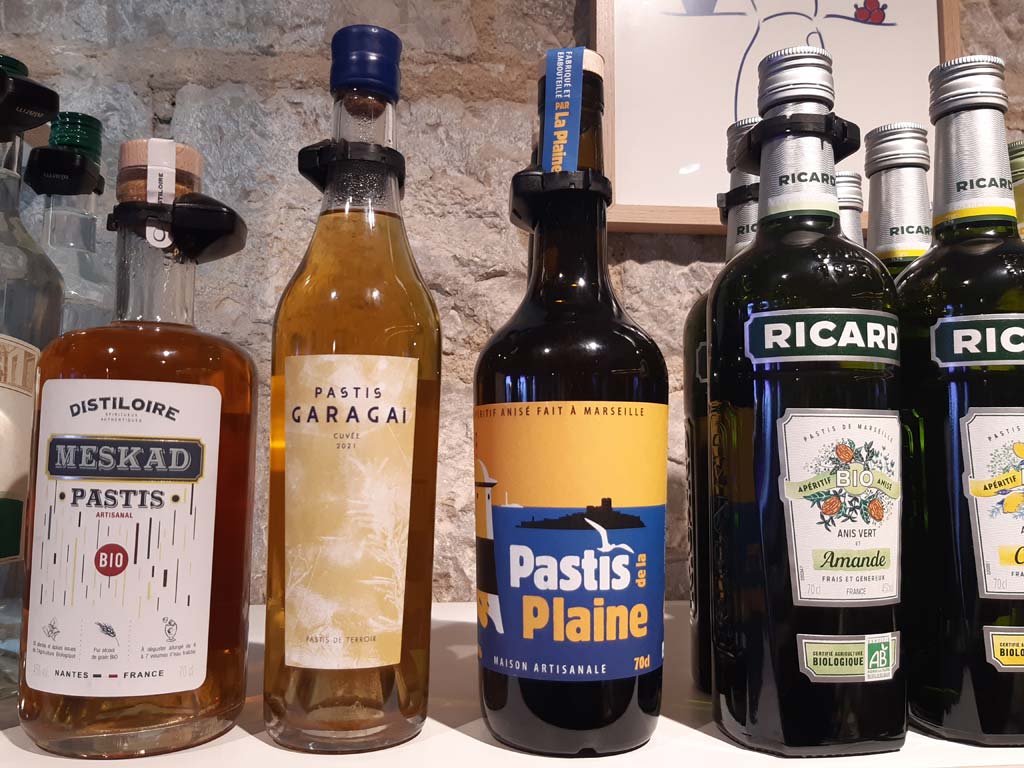 Discover the Best Licorice-Flavored French Liqueurs: Pastis, Pernod, and More