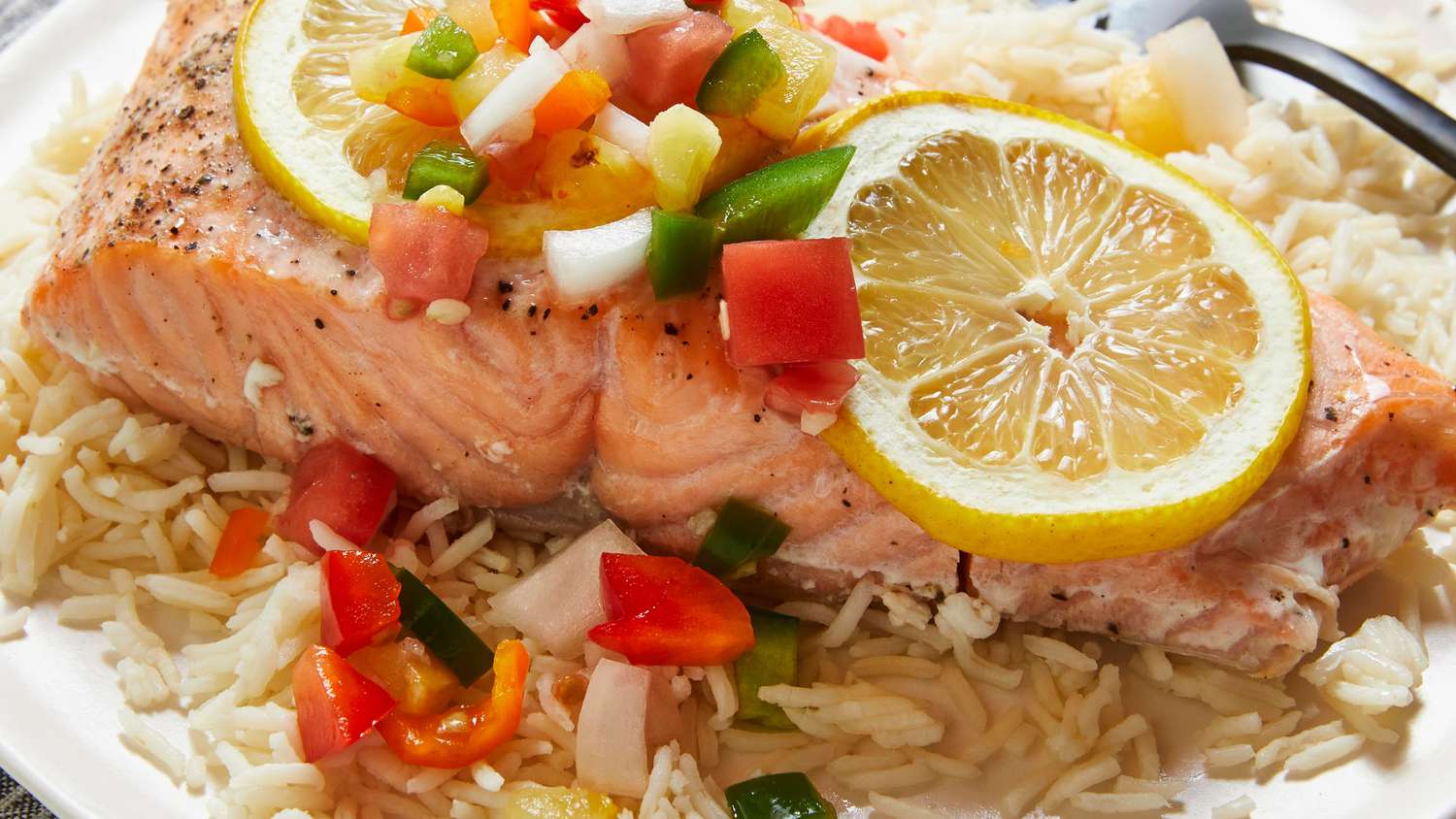 Refreshing Salmon Fruit Salsa: A Healthy and Flavorful Seafood Pairing