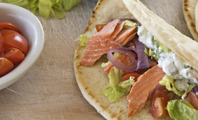 Easy Grilled Salmon Pita: Perfect for a Mediterranean-Inspired Meal