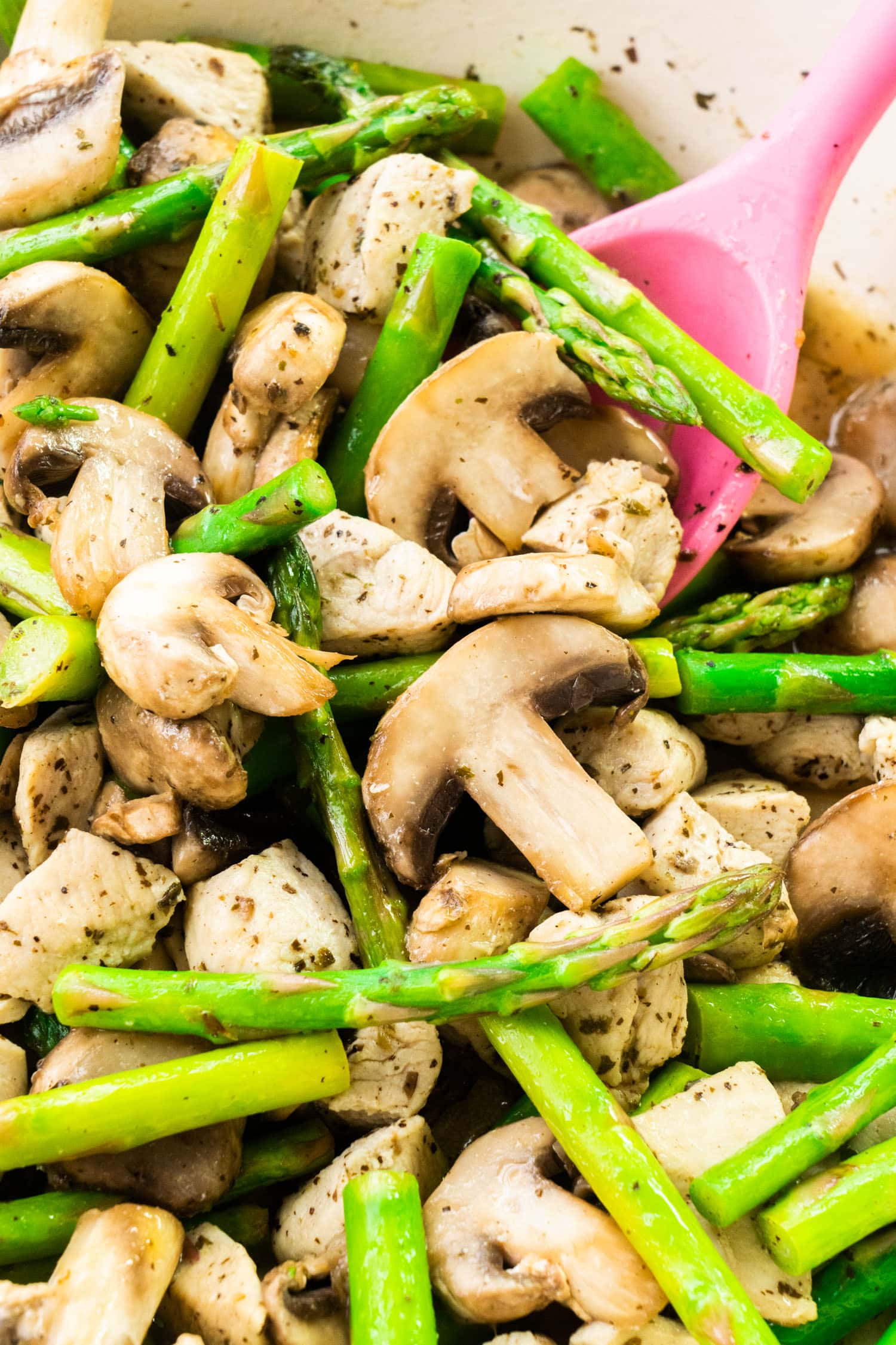 How to Make Chicken with Asparagus and Mushrooms: Quick & Tasty Recipe