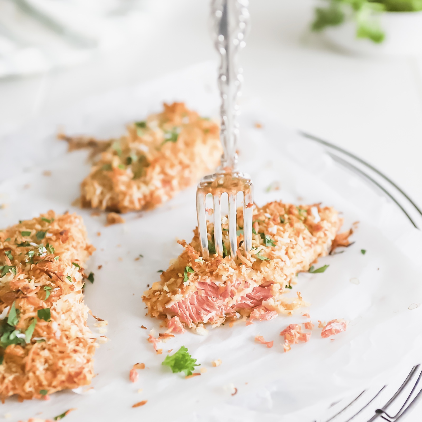 How to Make Delicious Coconut Crusted Salmon: Quick & Easy Recipe