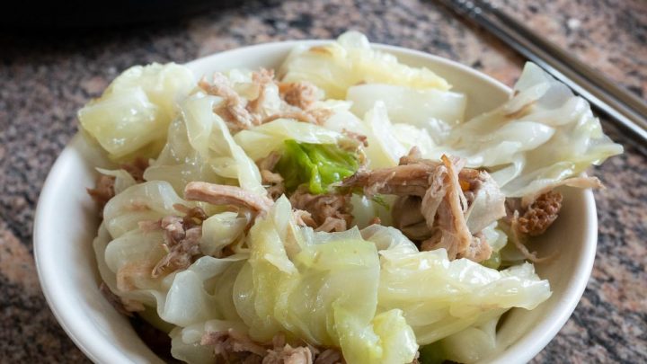 Delicious Kalua Pork and Cabbage Recipe: Traditional Hawaiian Comfort Food