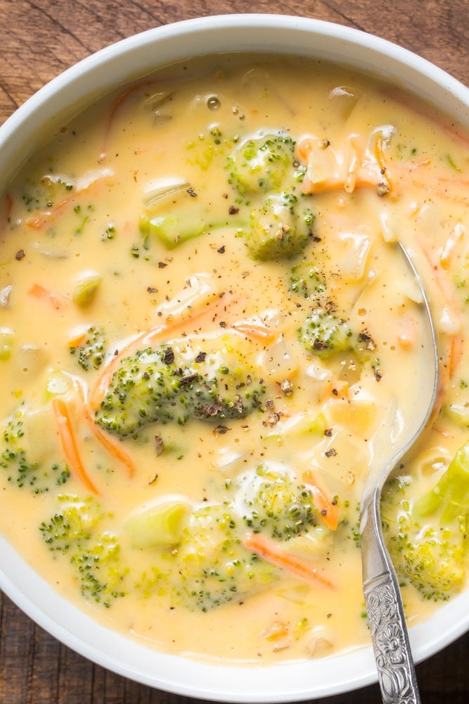 Delicious Broccoli Cheese Soup with Velveeta & Chicken Broth – A Cozy, Creamy Meal