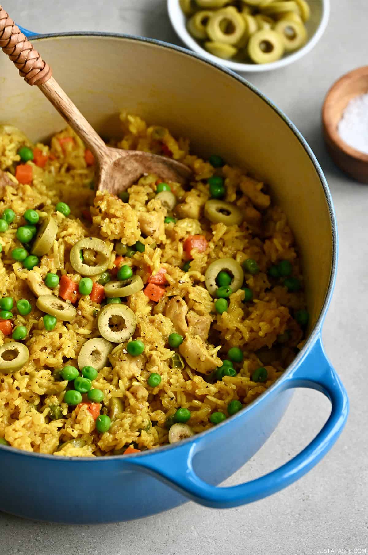 Easy Chicken and Yellow Rice Recipe: A One-Pan Meal for Busy Nights