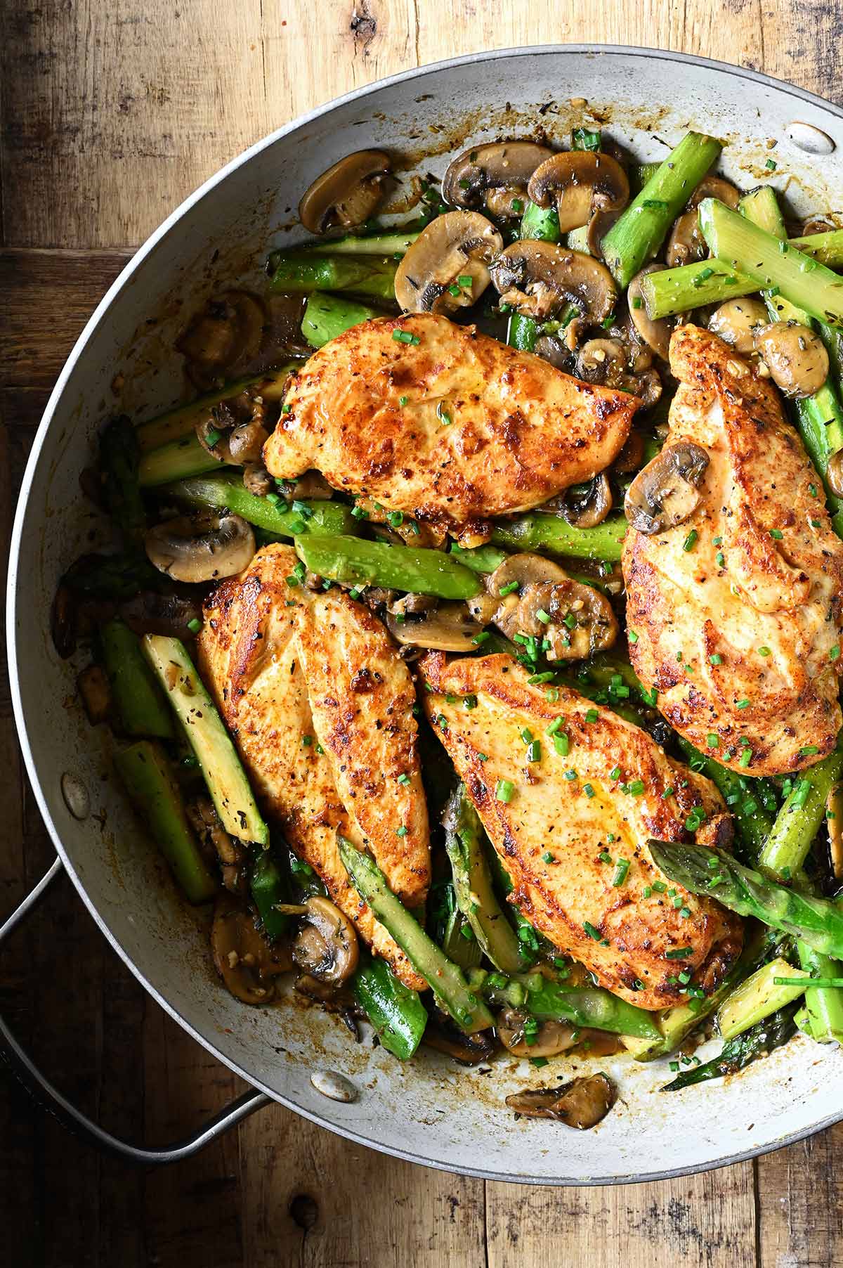 Delicious Garlic Chicken with Asparagus and Mushrooms: Easy Recipe Guide