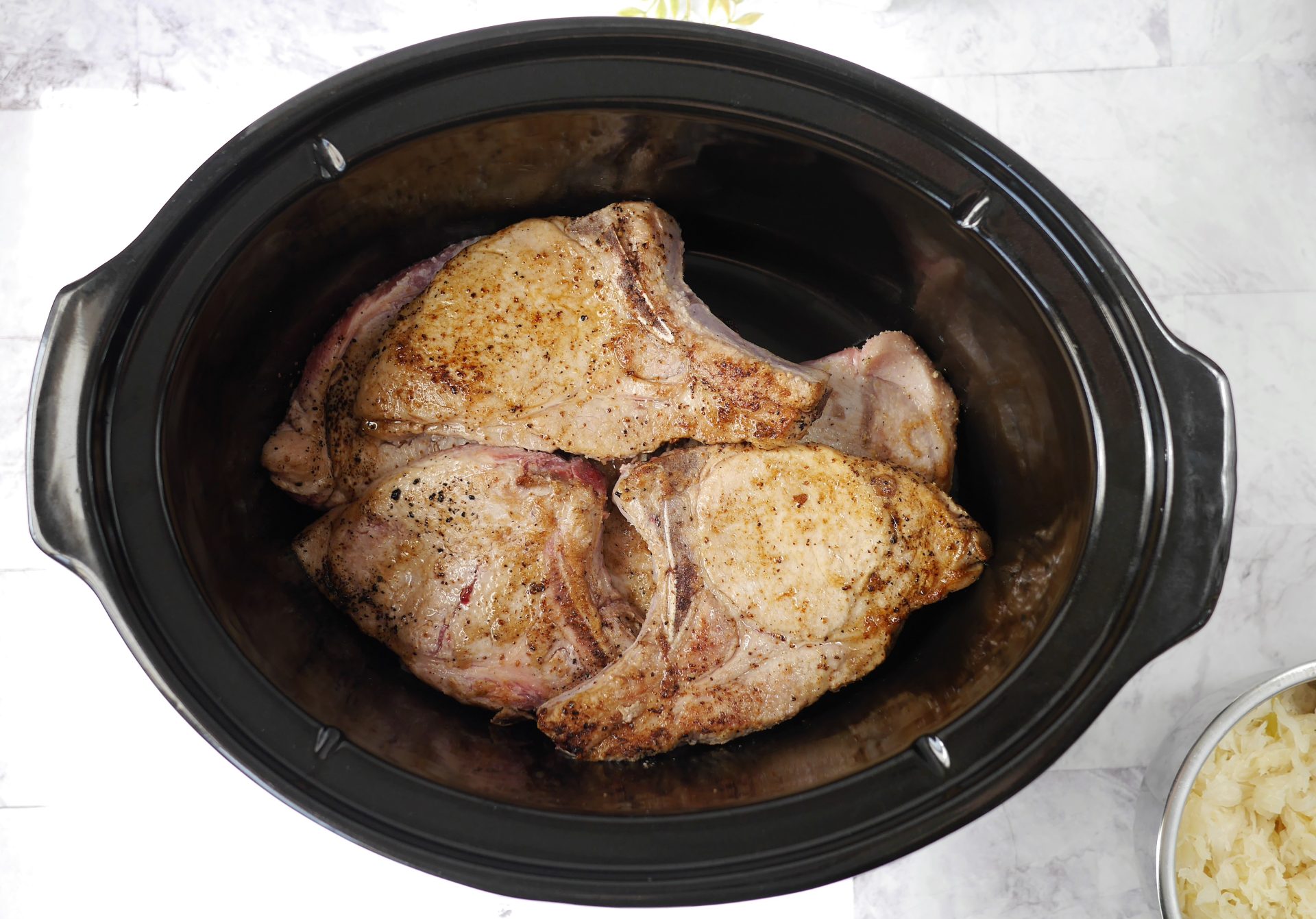 How to Make Slow Cooker Pork Chops and Sauerkraut: A Simple and Delicious Guide