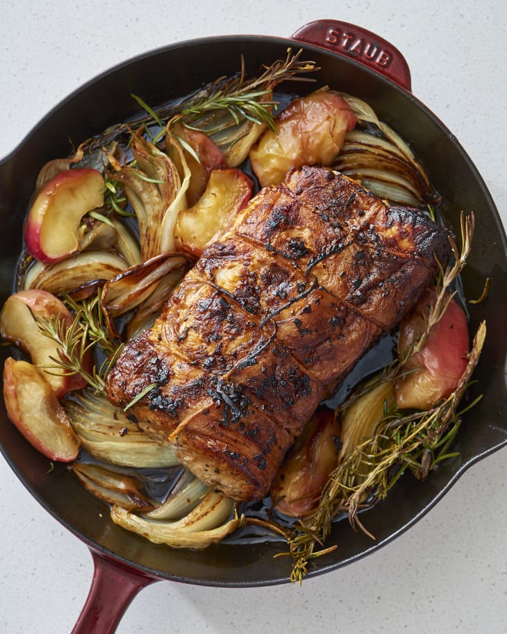 Roast Pork Tenderloin with Apples and Onions: A Flavorful, Tender Dish