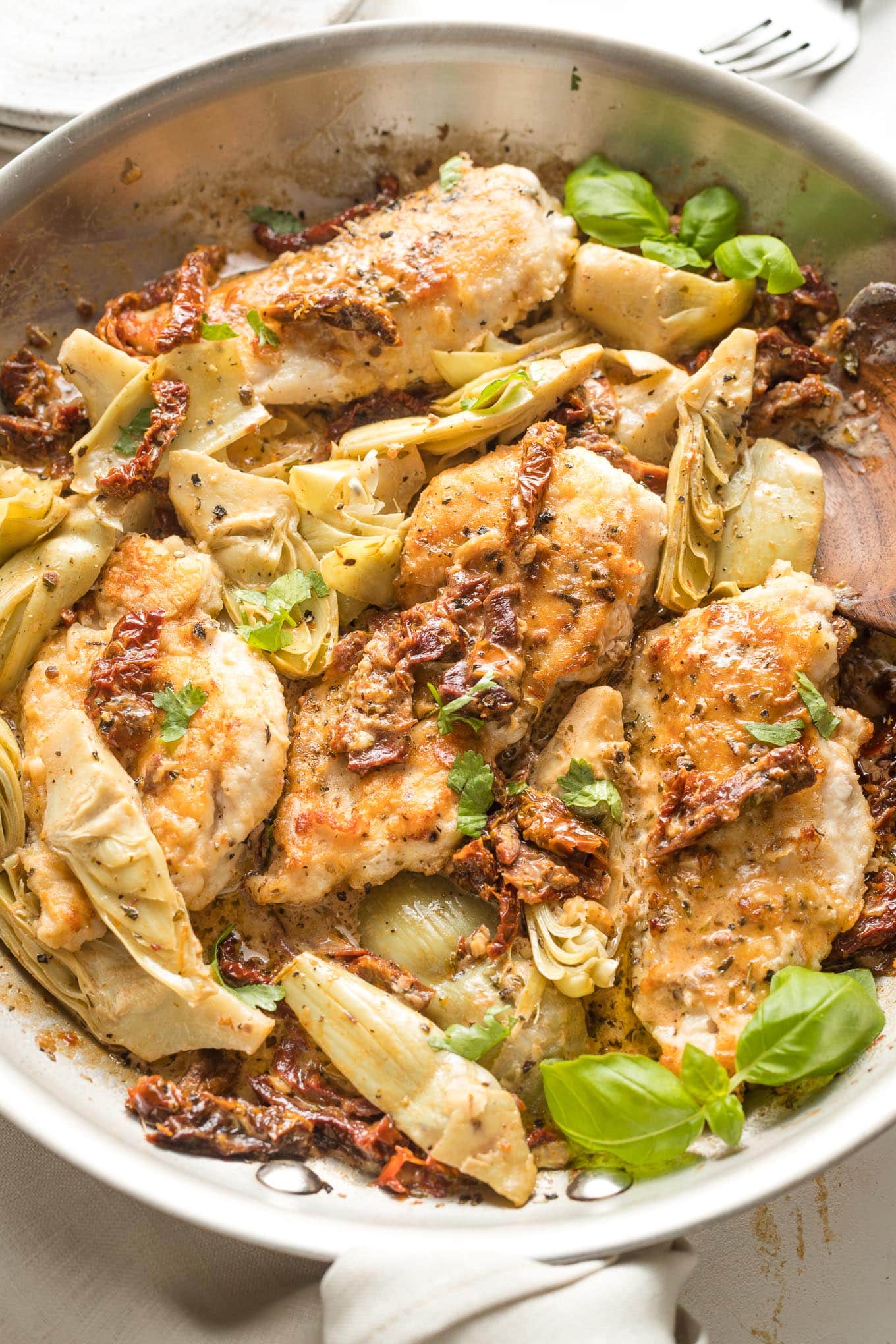 Chicken with Sun-Dried Tomatoes and Artichokes: A Flavorful Dinner Idea