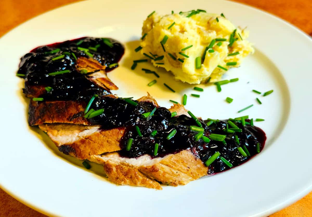 How to Make Pork Tenderloin with Fresh Blueberry Sauce – Easy Recipe Guide