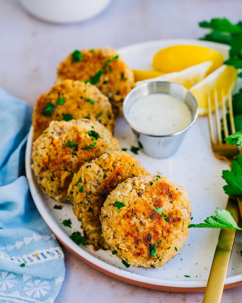 Best Side Dishes for Salmon Cakes: Top Pairings for a Perfect Meal