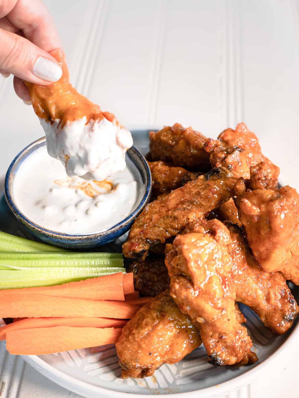 Crispy Chicken Wings with Blue Cheese Sauce: A Delicious Pairing