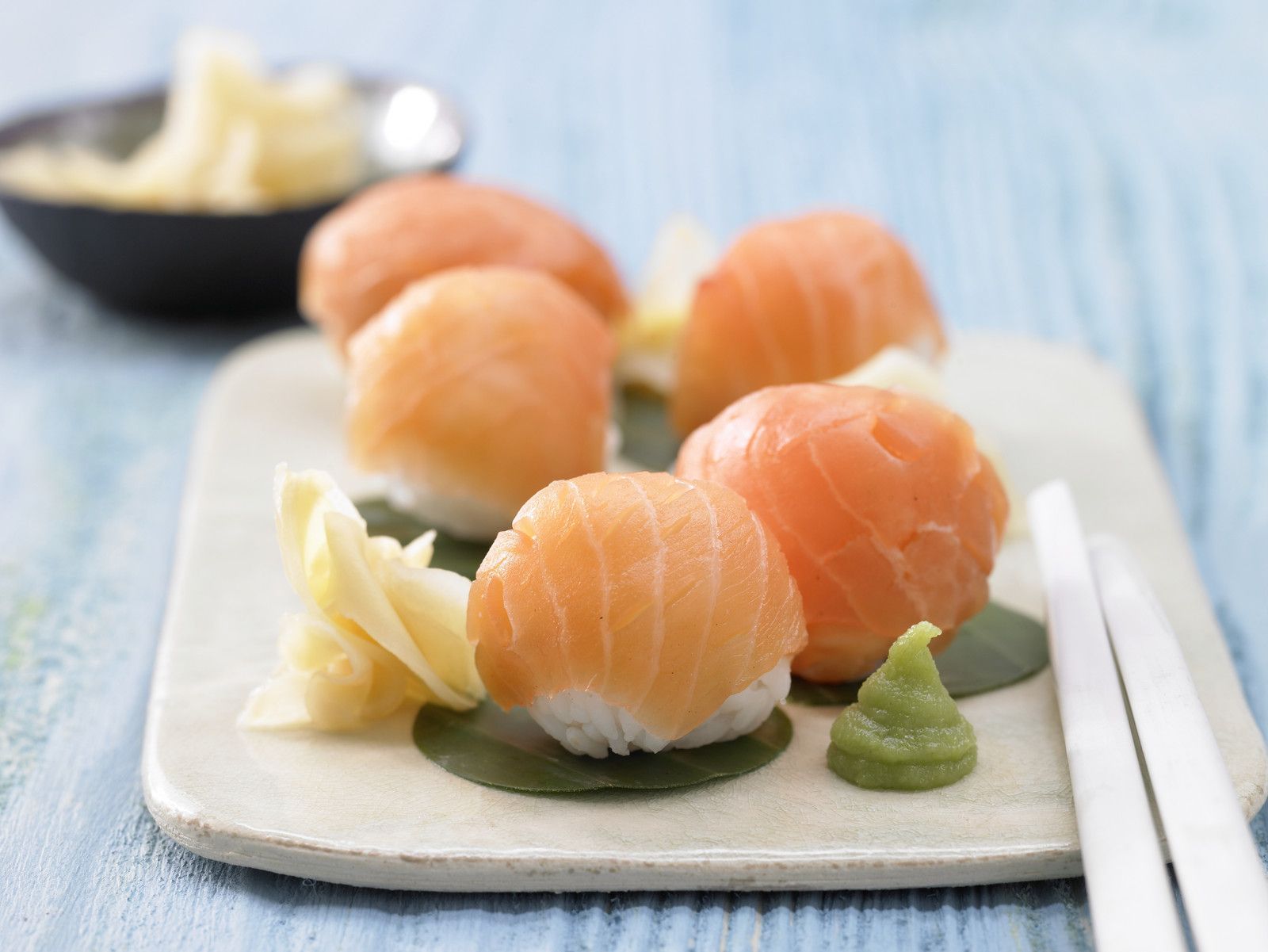 How to Make Smoked Salmon Sashimi: A Smoky Twist on a Classic Favorite