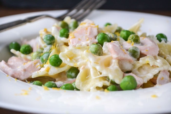 Creamy Pasta with Peas and Salmon: A Delicious Weeknight Recipe