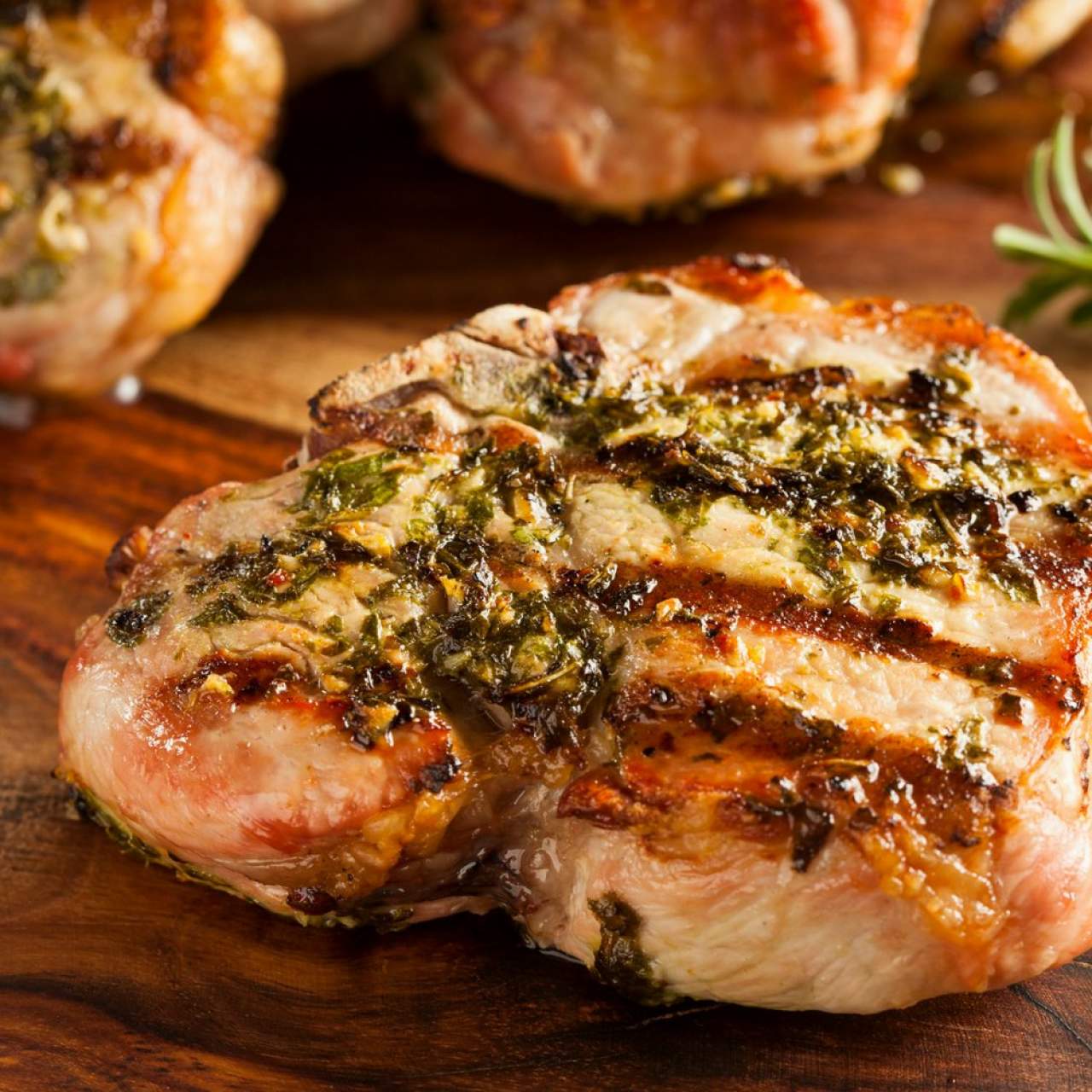 How to Make Perfect Basil Pork Chops: A Simple and Savory Recipe