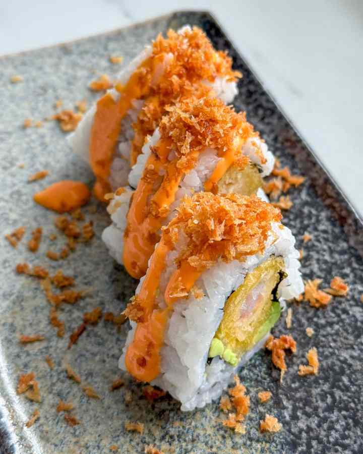 Ultimate Guide to Crunchy Salmon Rolls: Tempura Flakes & Fresh Ingredients