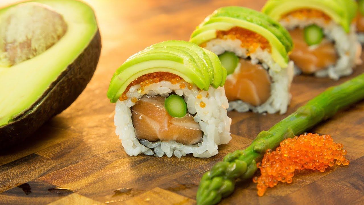 How to Make a Perfect Salmon Avocado Sushi Roll at Home