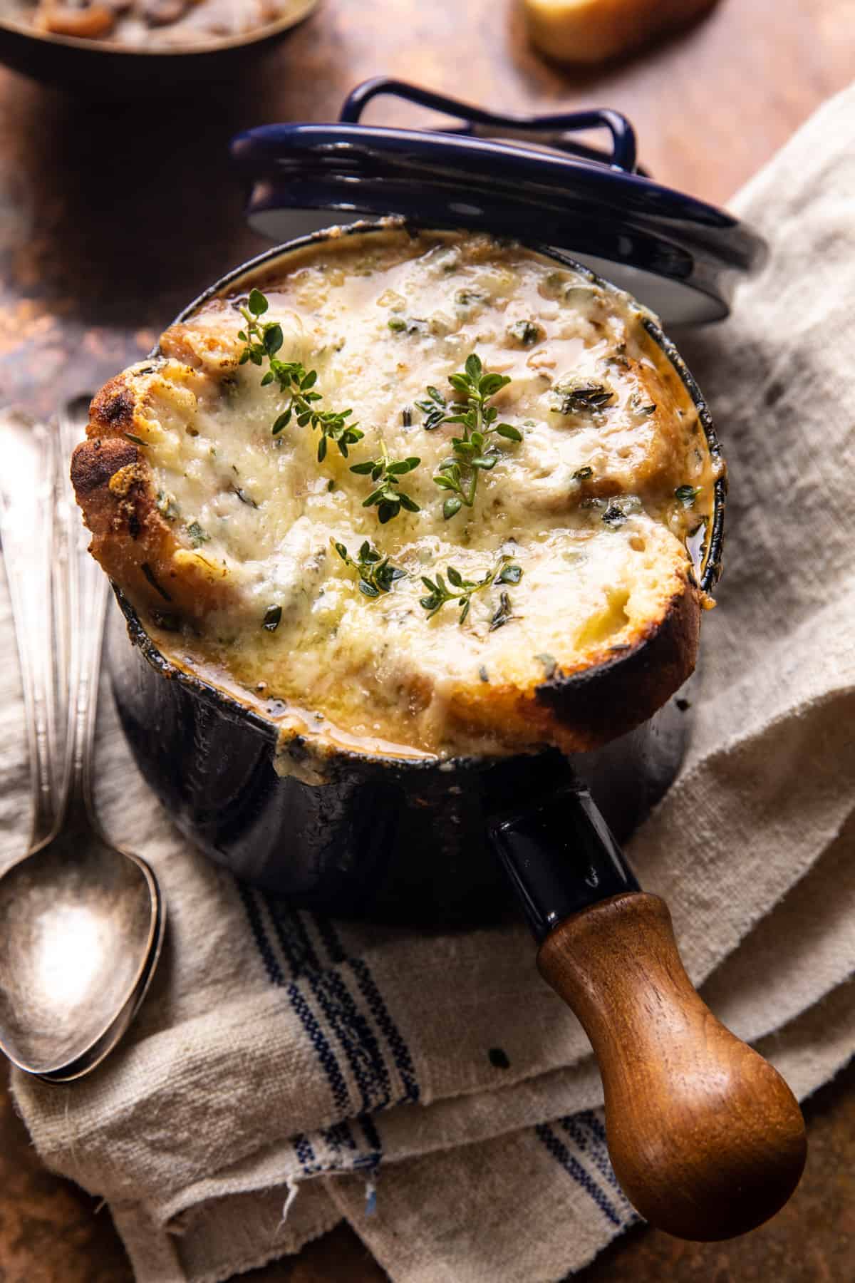 Easy French Onion Soup with Mushrooms: Perfect for Cold Weather