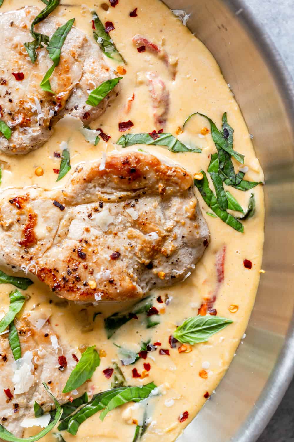 How to Make Perfect Basil Pork Chops: A Simple and Savory Recipe