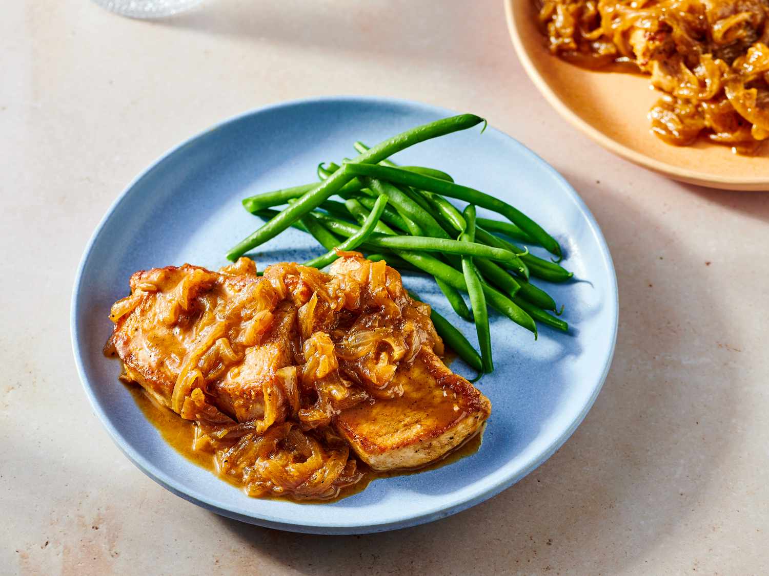 Easy Pork Chops and Caramelized Onions Recipe for a Flavorful Dinner